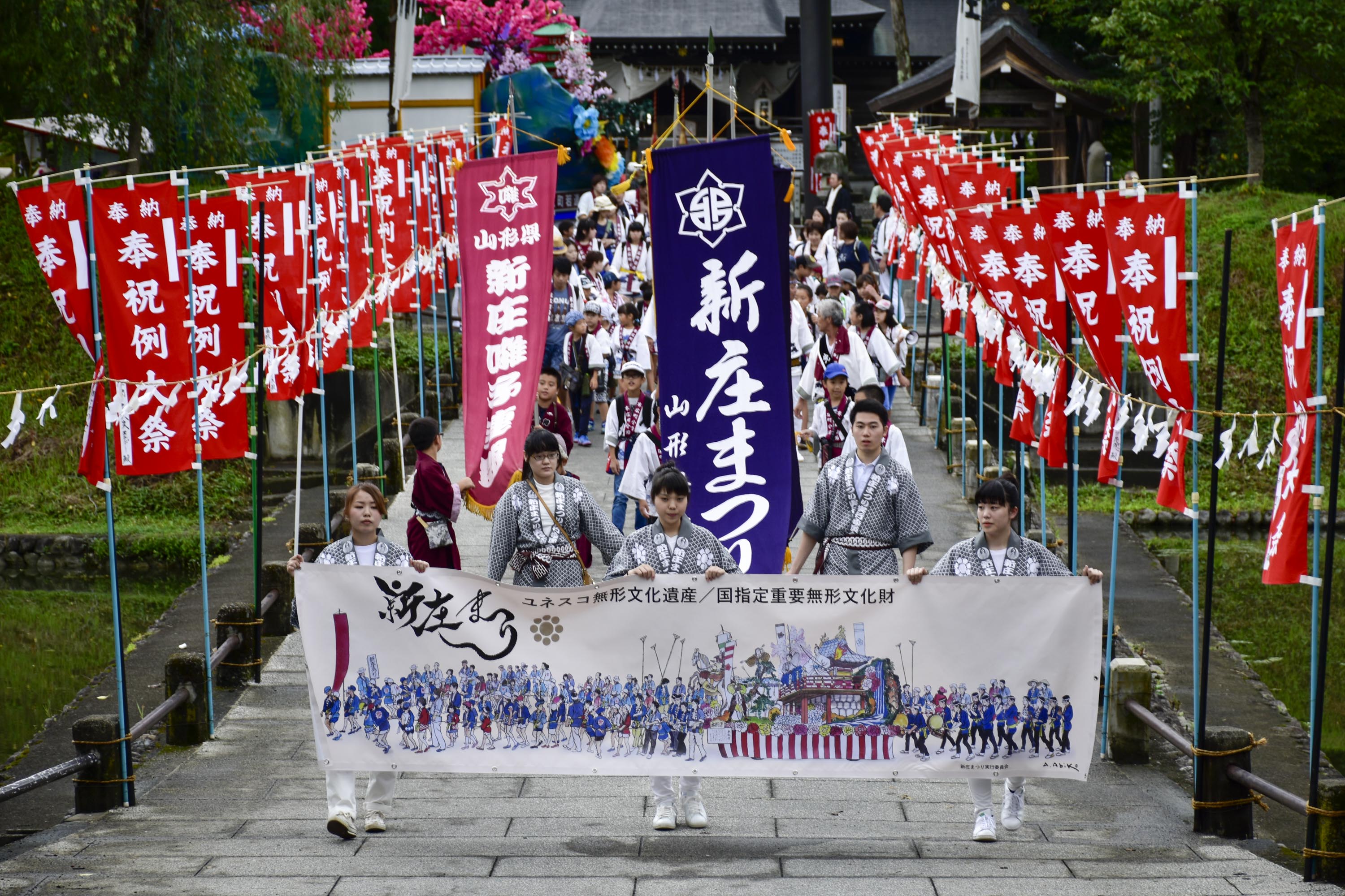 神輿渡御行列出発